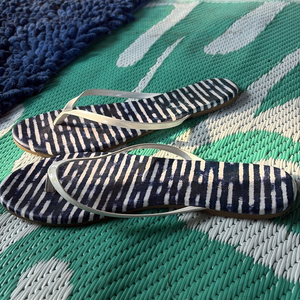 LC Lauren Conrad flip flops size 9 white and blue - Picture 4 of 5